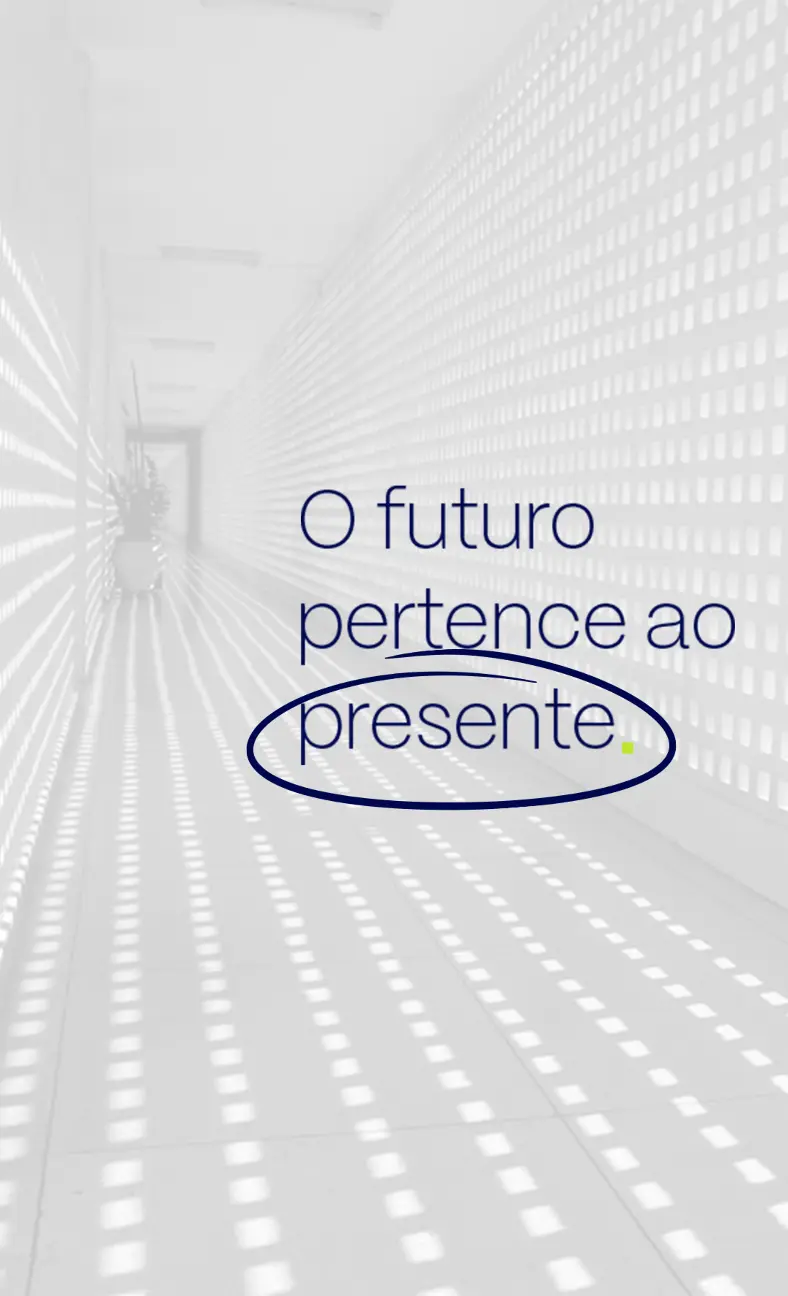 banner com foto de corredor 
        com efeito de opacidade média e uma frase dizendo que: o futuro pertence ao presente